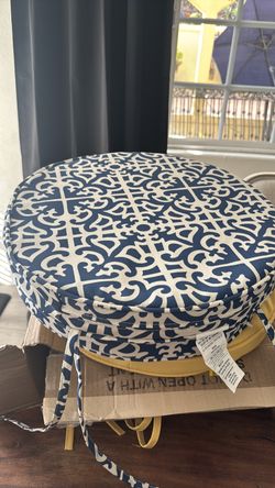 Round cushions