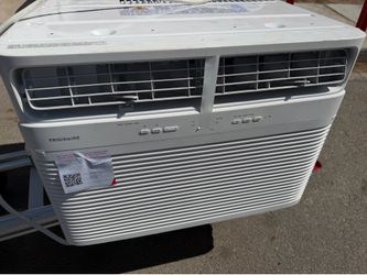 WINDOW AIR CONDITIONER NEW OUT OF THE BOX SELLING JUST THE UNIT SMART WI-FI 18,000 BTU