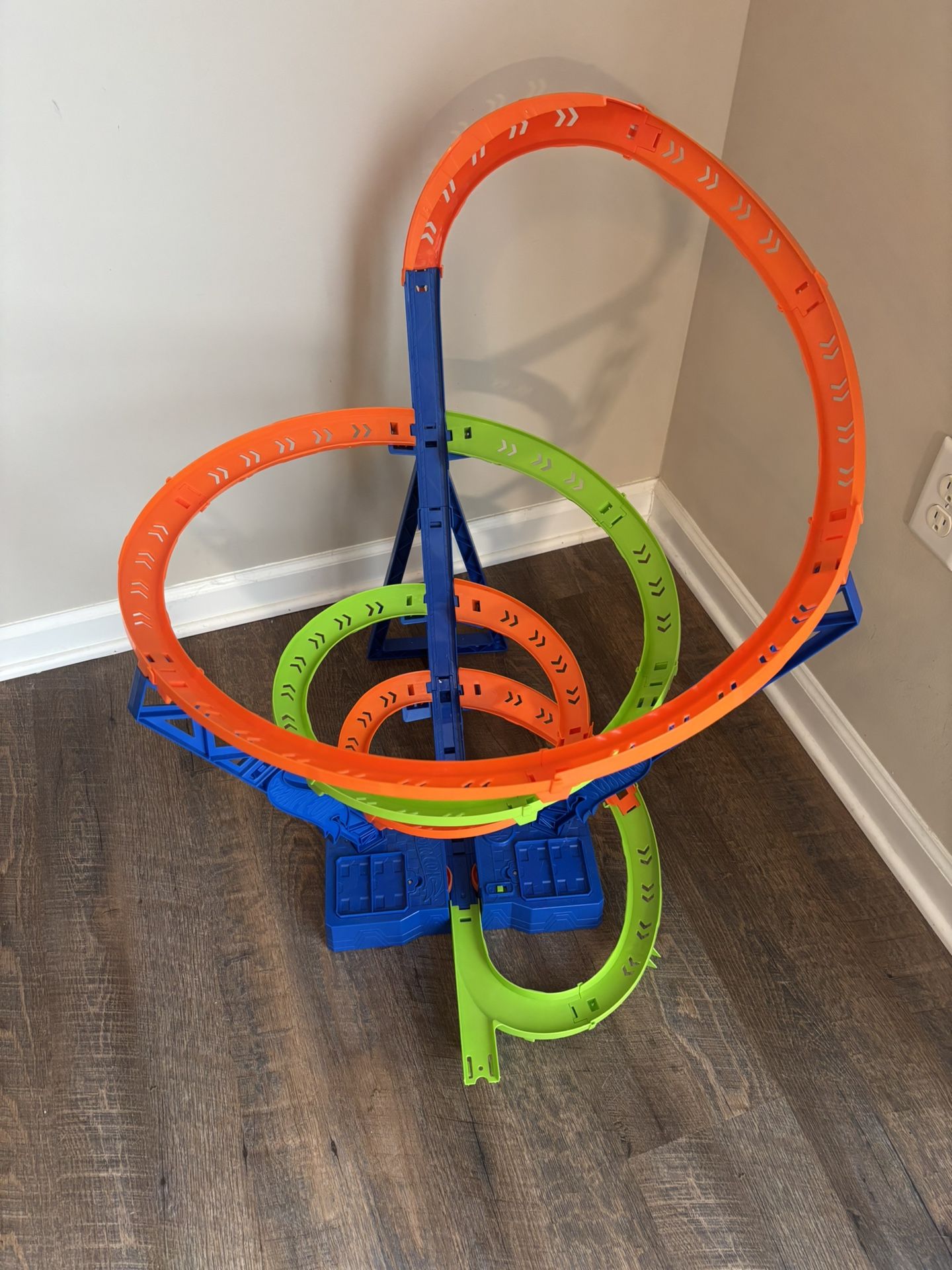 Hot Wheels Battery Powered Car Track