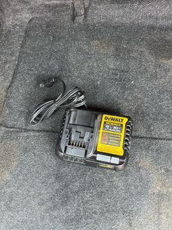 Dewalt 20v charger cargador 4amp $30 firme precio