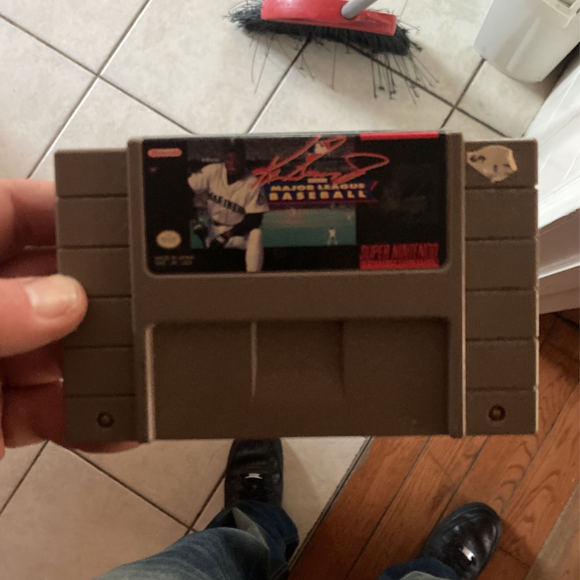 Super Nintendo game Ken Griffey Junior present major league baseball