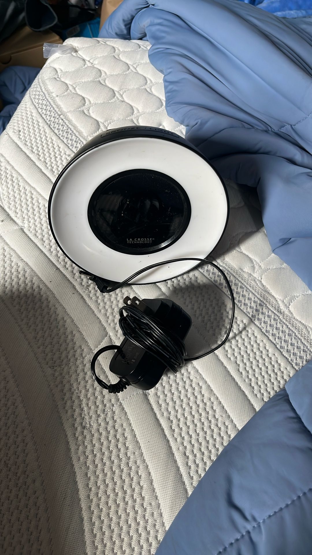 LA CROSSE TECHNOLOGY ALARM CLOCK