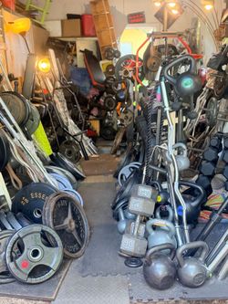 GARAGE FULL OF WEIGHTS AVAILABLE : KETTLEBELLS • BARBELL BARS • RUBBER & STEEL DUMBBELLS • ADJUSTABLE BENCHES • BUMPER PLATES • STANDARD PLATES