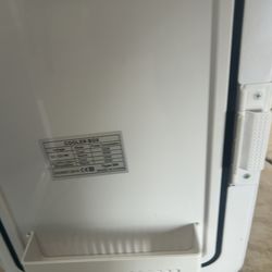 New tank can mini fridge for your house or for your car. It comes with bolt connections.