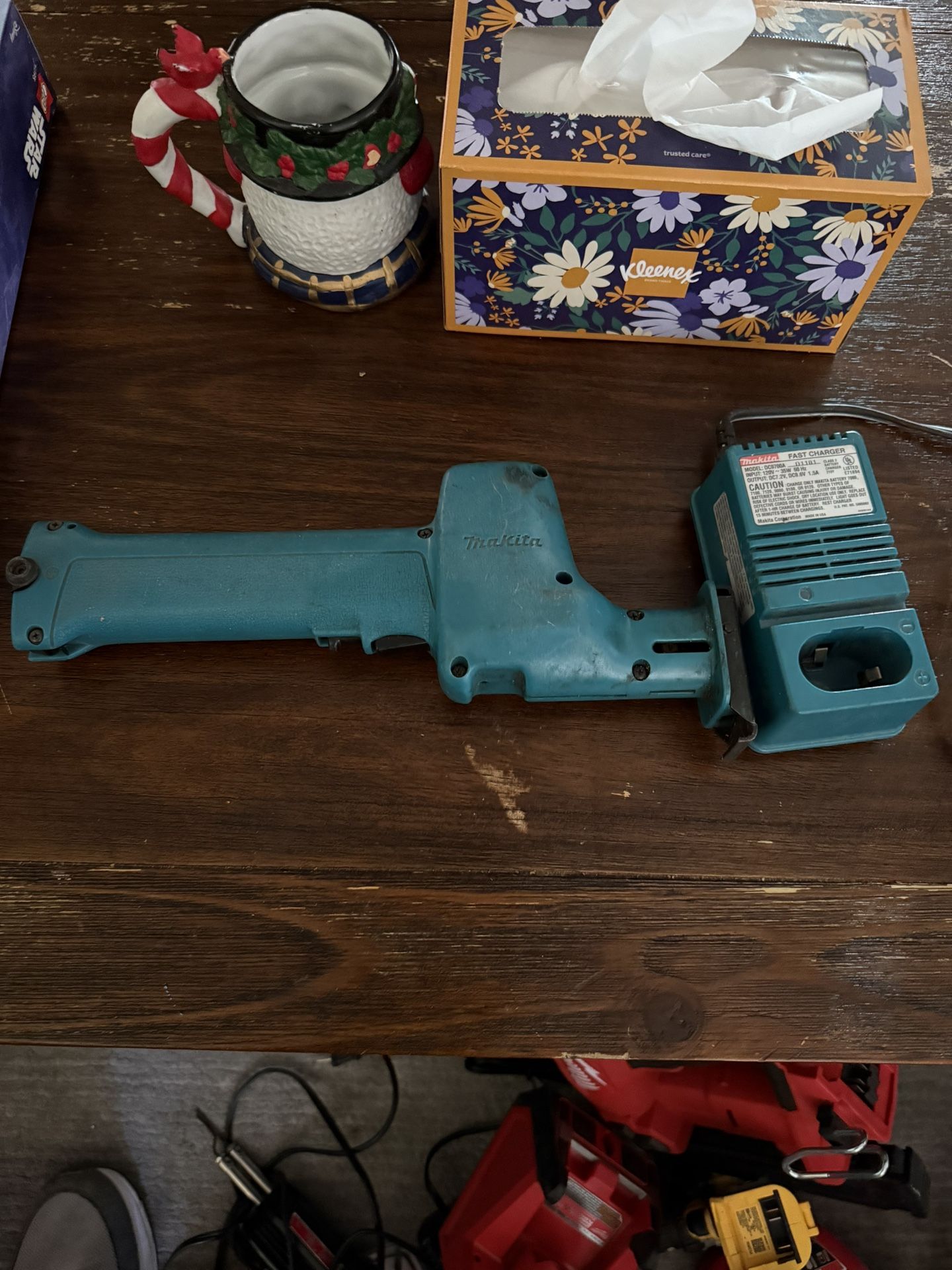Makita 4390D Reciprocating Saw Tool with Charger & Battery