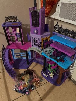 MONSTER HIGH CASTLE AND CAR