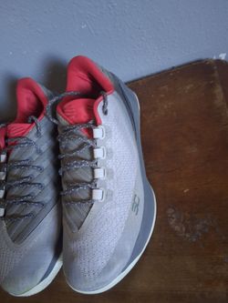 Size 10 there are gray with red