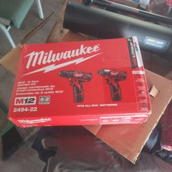 Milwaukee
 
M12 12V Lithium-lon
Cordless Drill Driver/Impact
Driver Combo Kit with Two
1.5Ah Batteries, Charger and
Bag (2-Tool)
