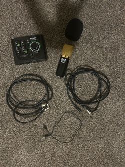 Interfaz de audio con micrófono y cables incluidos