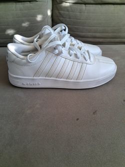 $25 Tenis K-Swiss Size 5