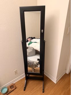 Jewelry chest