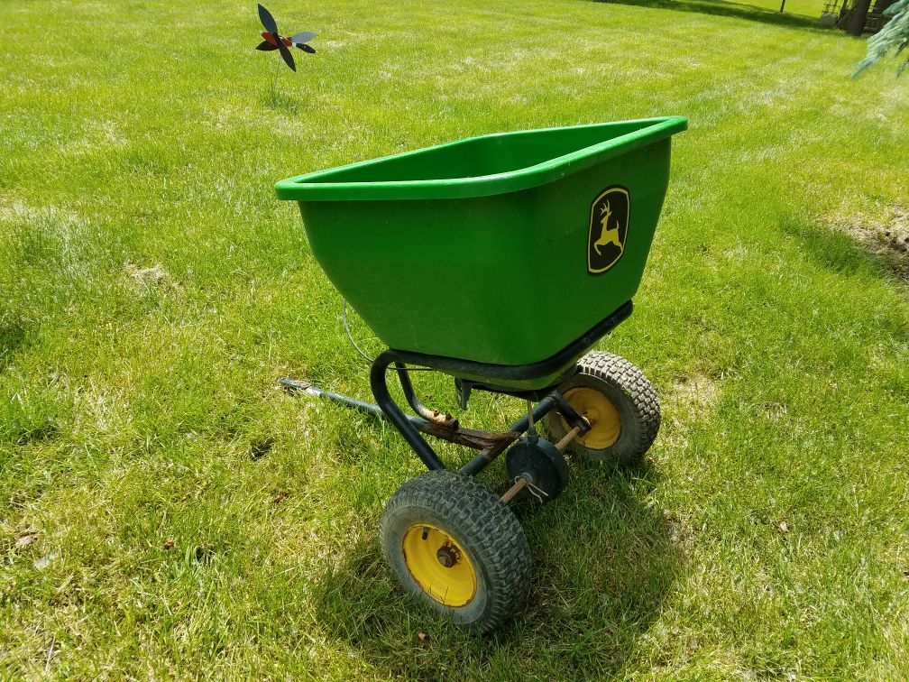 John Deere BST 35JD Tow Behind 175 lb Spreader