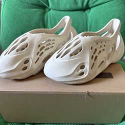 Adidas Yeezy Foam RNNR Ararat