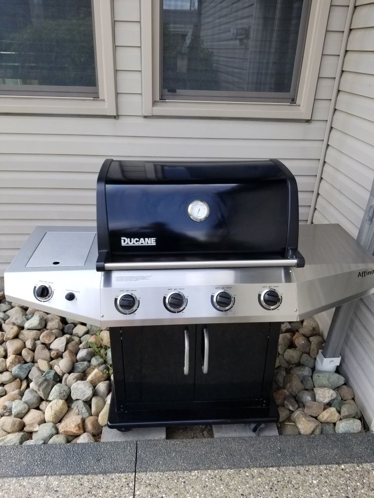 Ducane affinity 4200 propane grill for Sale in Richmond MI OfferUp