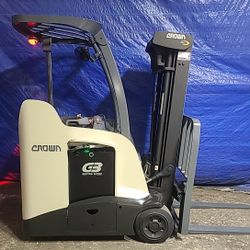 2016 Crown Electric Stand-Up Forklift RC5535-30 With New Battery - 12