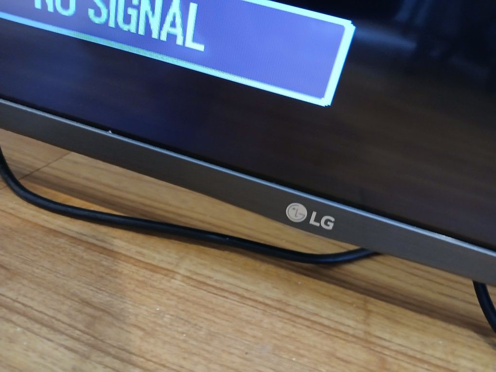 LG And Samsung TV 35 Inch