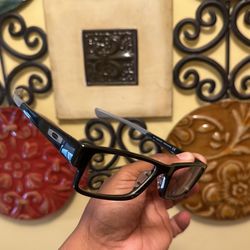 Brand New Sport Oakley Men Frame adjustable temple, arms, and Glasses.