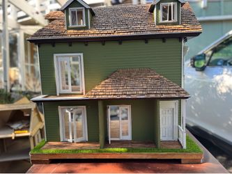 Doll house for sale