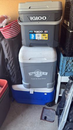 Three ice chest good condition