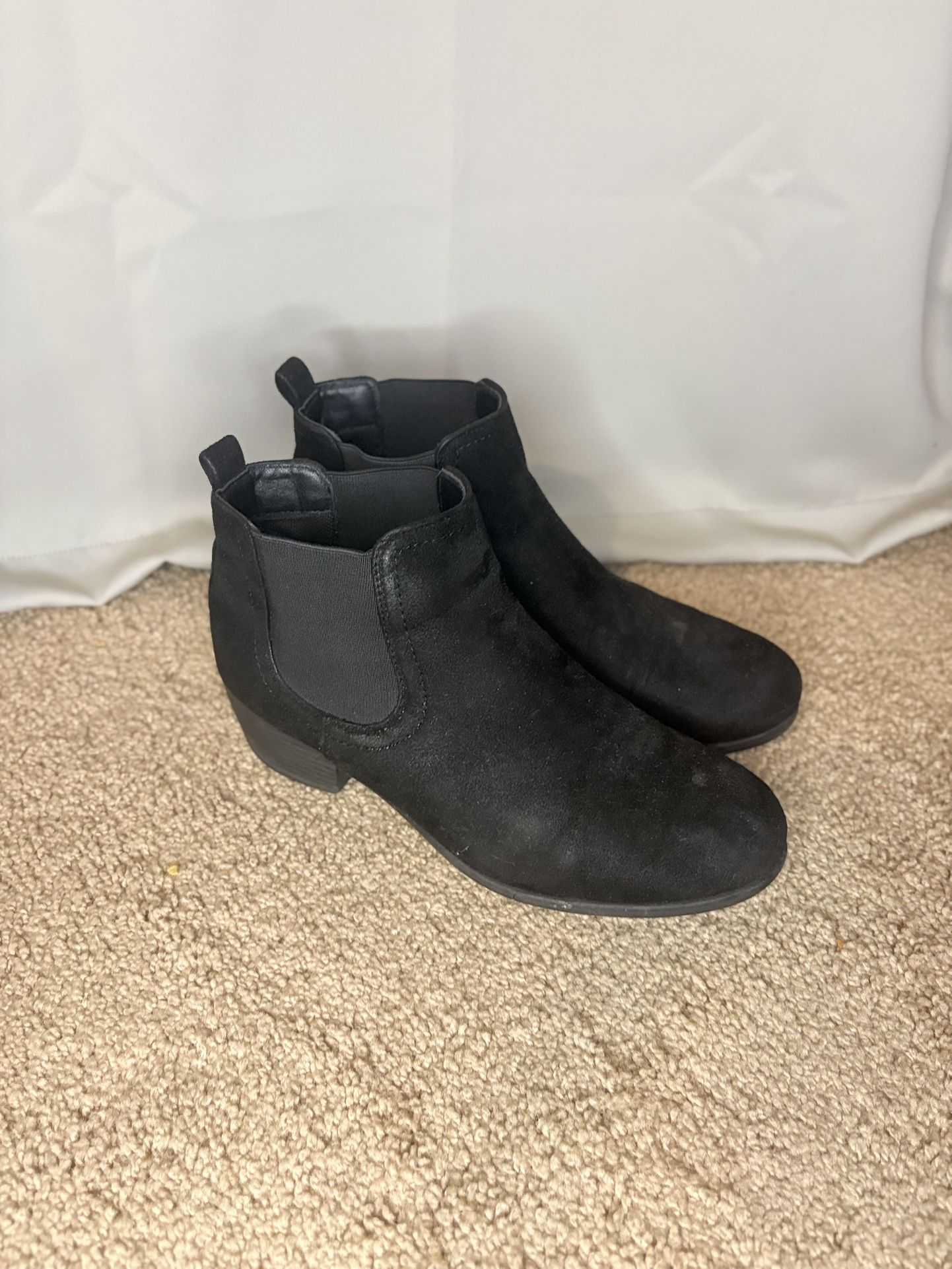 Black suede ankle boots #ankleboots #workshoes #blackboots #booties #blackboots