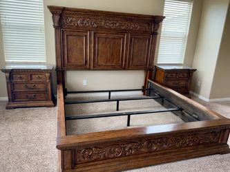 5-Piece Ornate Solid Wood Eastern King Bedroom Set