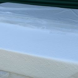 FLOOR MODEL KING SIZE TEMPER PEDIC MEMORY FOAM COOL GEL MATTRESS ONLY 