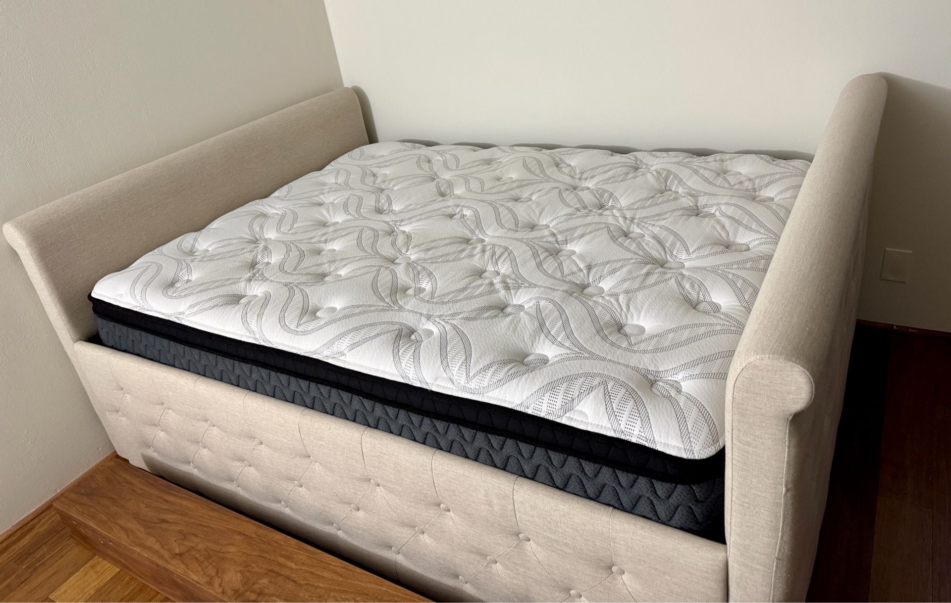 Bed - Queen - Bed Frame + Mattress