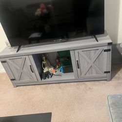 Modern Style TV Stand 