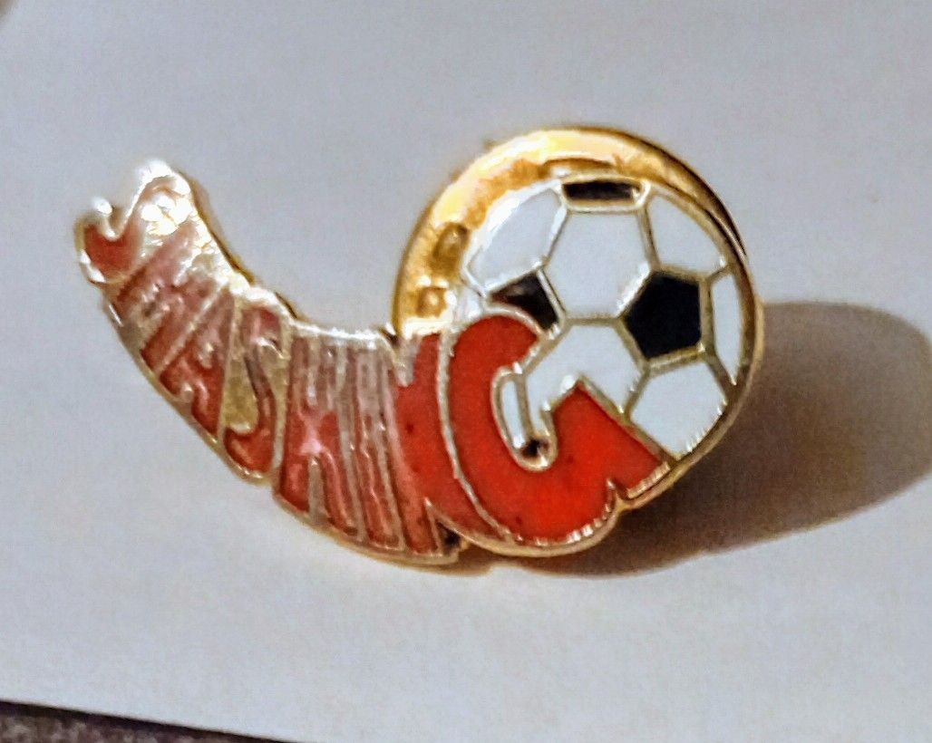 Smashing Soccer Ball Sport Vintage Collectible Lapel Pin A-1