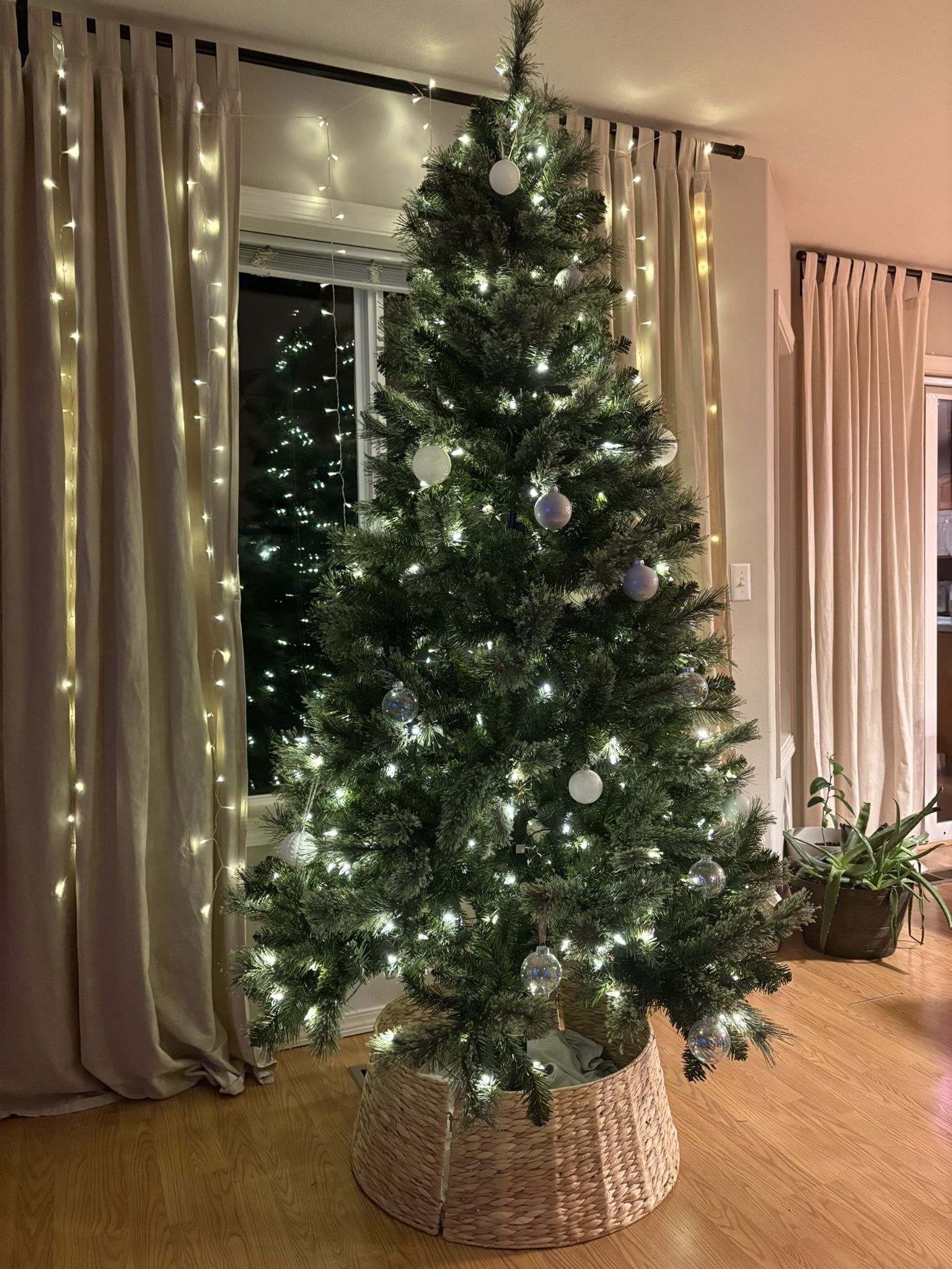 Christmas Tree Plus Decor 