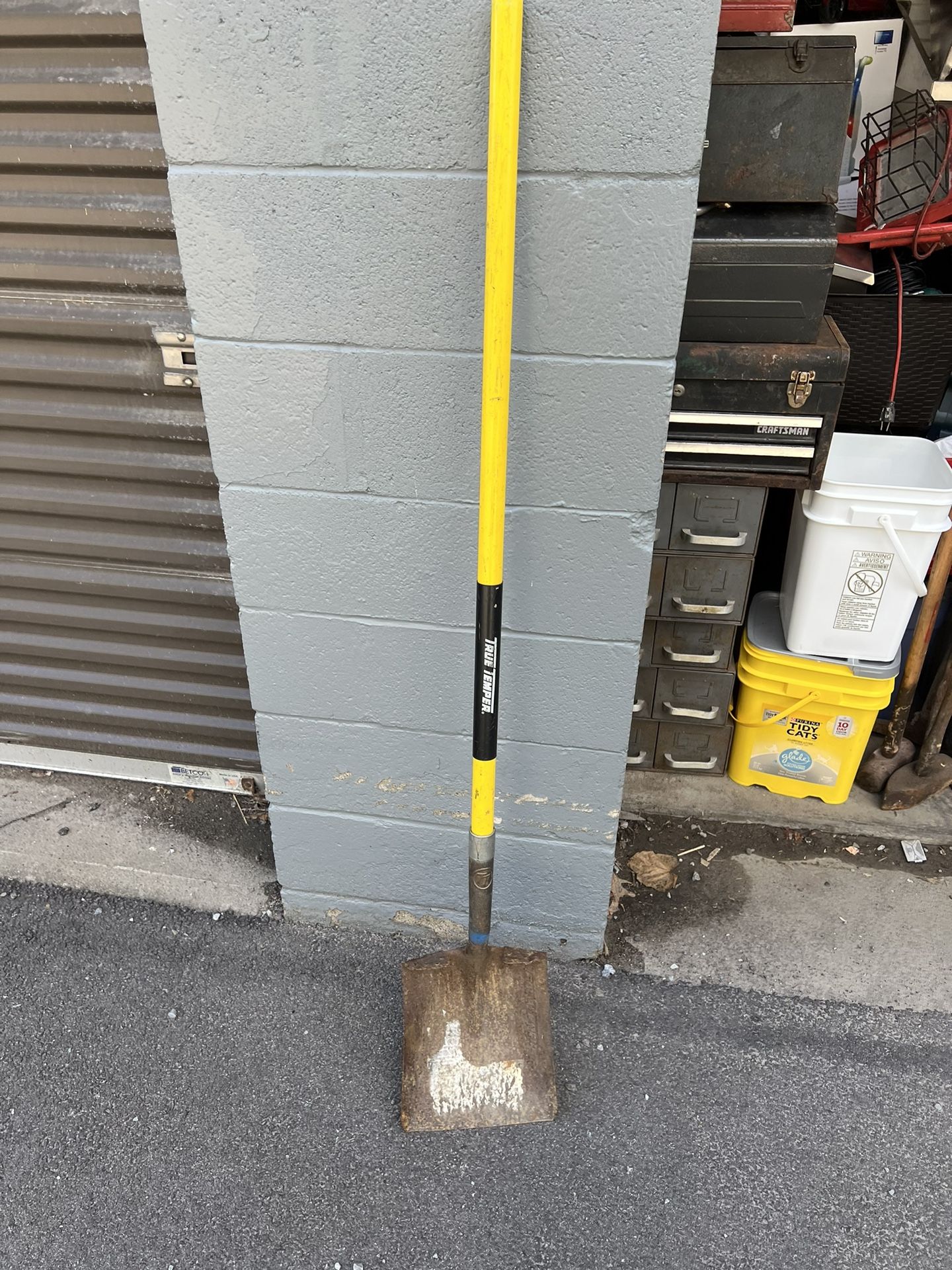 True Temper Square Point Shovel w/ 47" Fiberglass Handle