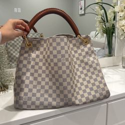 Louis Vuitton Artsy Bag 