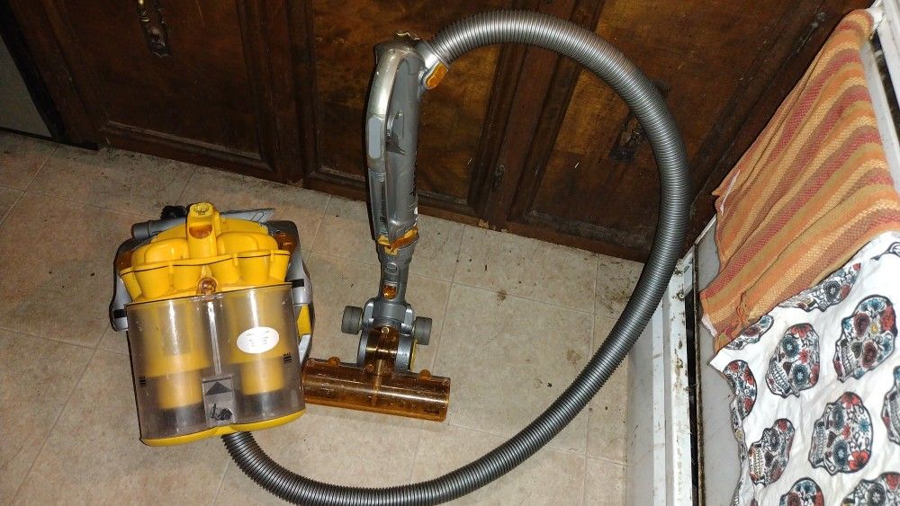 Dyson Telescope DC11 Vacuum Cleaner