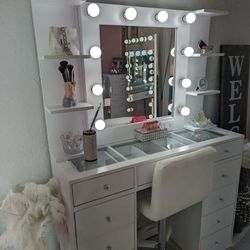 Beautiful vanity excellent to give away on February 14 