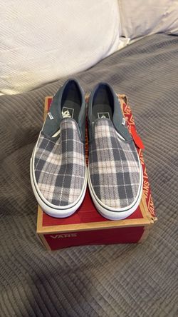New women’s Ward Platform Vans size 10