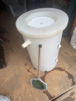 Marine Live Bait Tank / Baitwell – Approx. 30” Tall – Plumbing & Bait Net Included