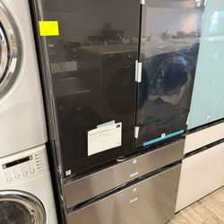 Samsung Family Hub With AI New 2025 French Door Refrigerator 4 doors