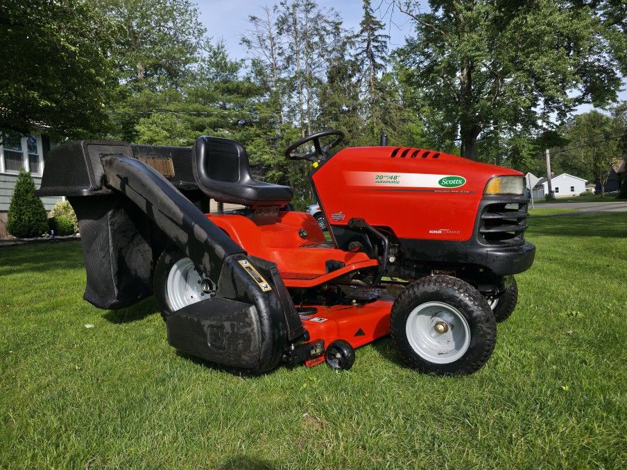 Super Clean 1-Owner Scott's Garden Tractor with power Flo Bagger