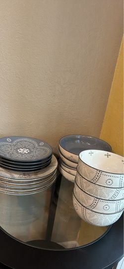 Ceramic Dinnerware Set with Plates and Bowls