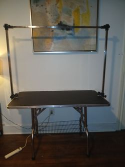 Dog grooming table