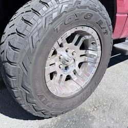 17inch off-road style wheels wit tires