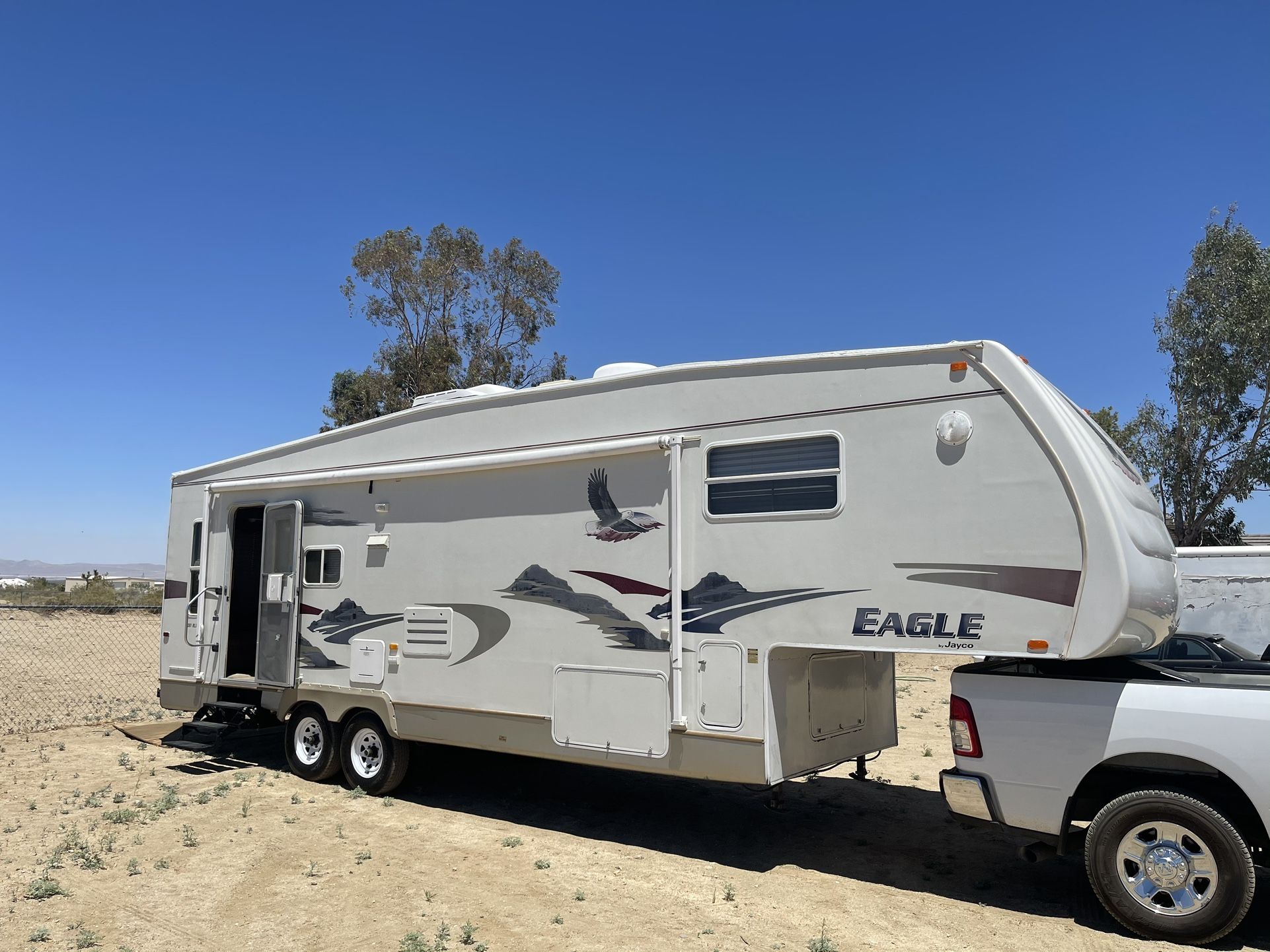 2006 Jayco eagle 301RLS fifth wheel for Sale in Pinon Hills, CA OfferUp