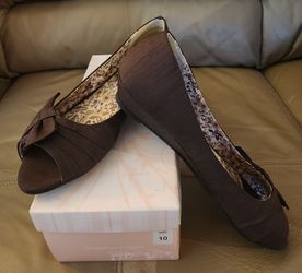Dress Barn Brown Fabric Twisted Detailed Peep Toe W/Low Wedge Shoe