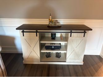 Entertainment center table