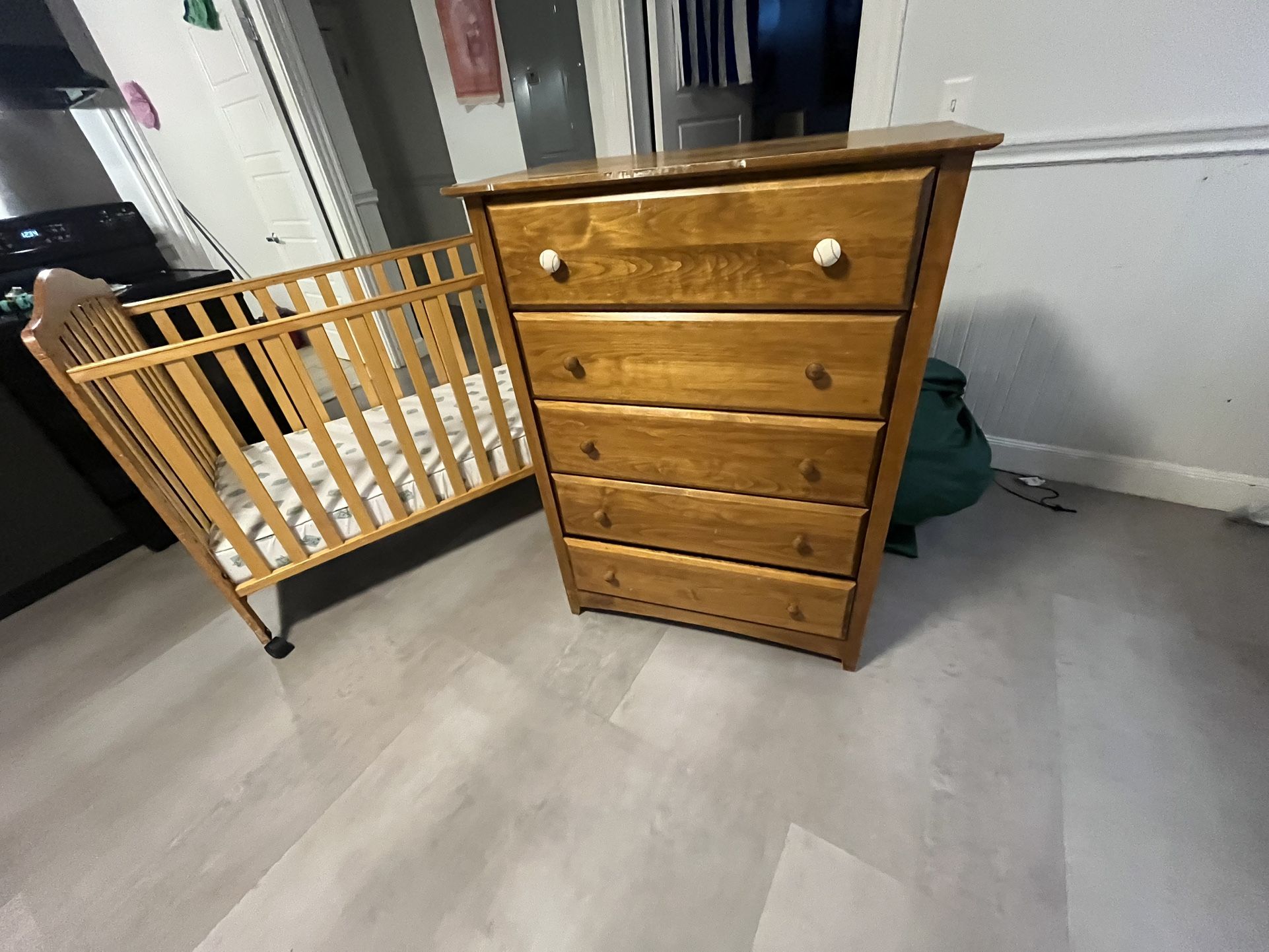 Crib-mattress- Dresser