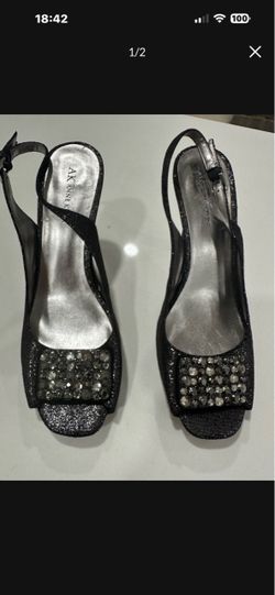 AK Anne Klein