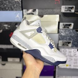 Size 9M - Jordan 4 “Midnight Navy”