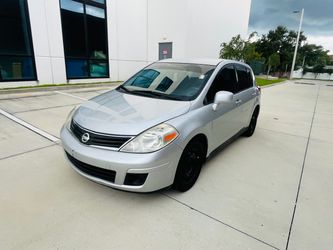 2011 Nissan versa