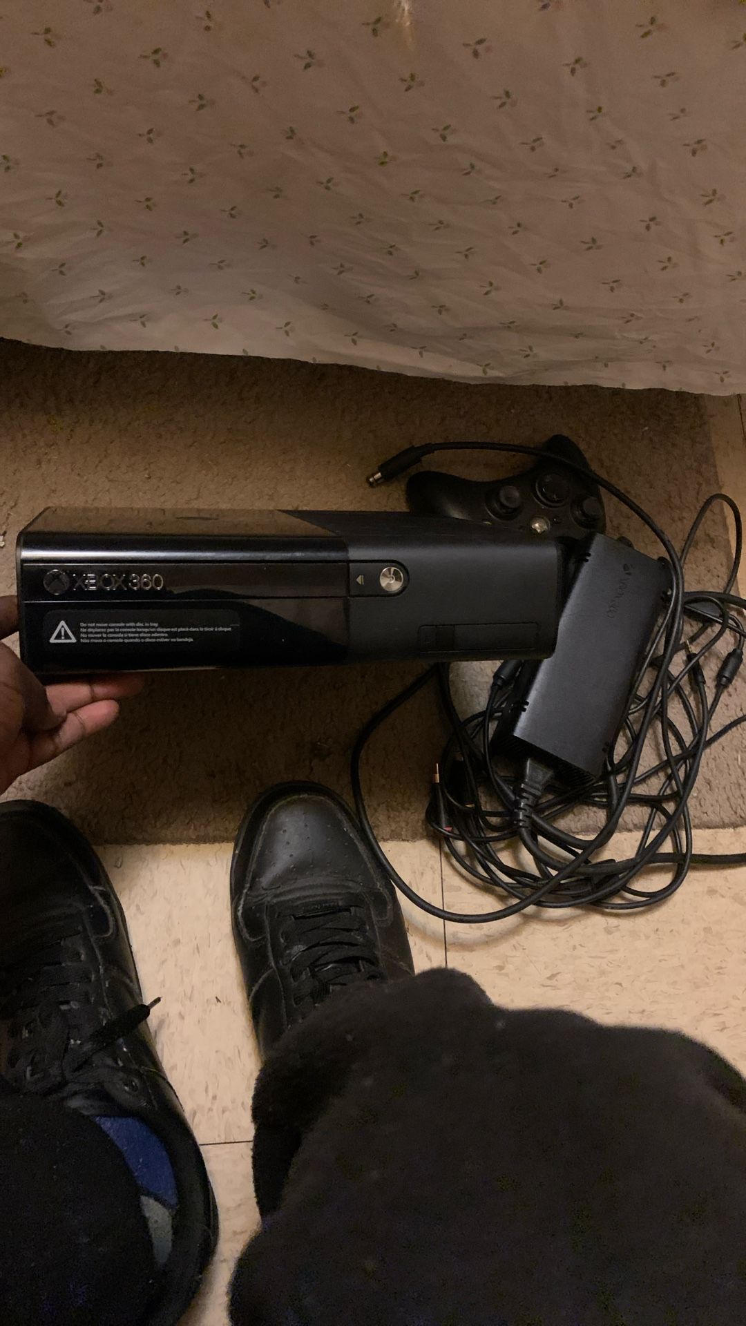 Xbox360 With Wired Controller Games Included 