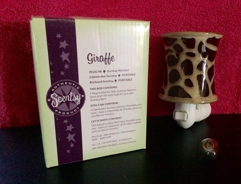 Brand new Giraffe scentsy plug in wax warmer / melter / night light